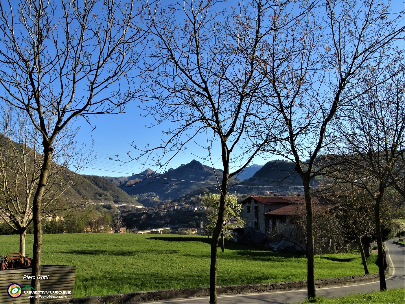 09 Partenza dalla 'Corna' (350 m) di Zogno.JPG